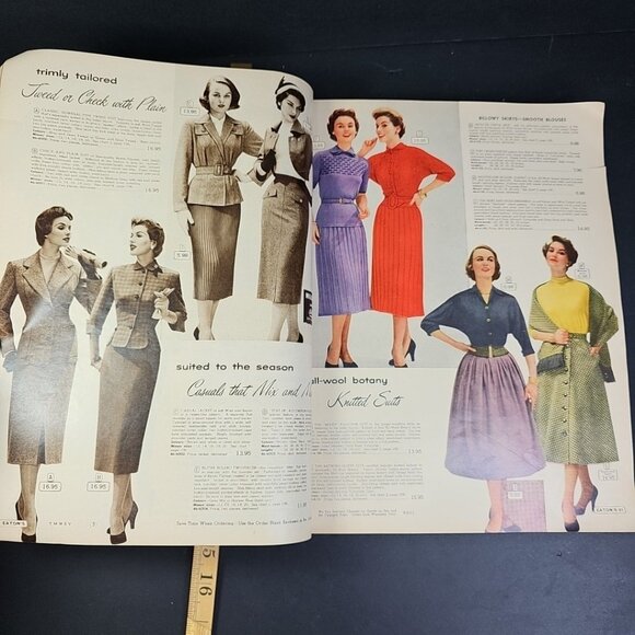 1953-1954 Eaton’s Fall And Winter Catalogue Some Rips Read OVERSIZED BOOK! - Picture 9 of 16